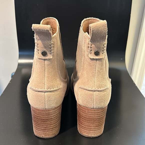 Ugg Suede booties - Picture 5 of 6